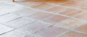Rénover un sol en terre cuite à Toulon  